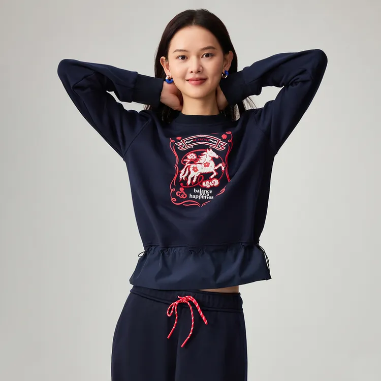 EP雅莹「骏」系列2026早春新款女装 简约印花圆领收腰长袖卫衣5207A