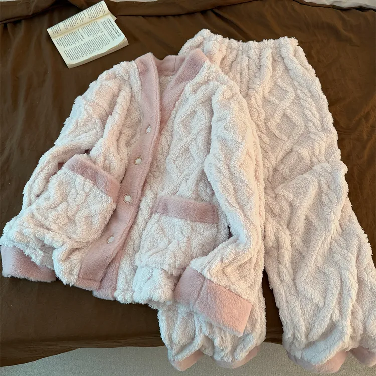 睡衣女生新款冬季加厚保暖珊瑚绒开衫V领米色高级感法兰绒家居服