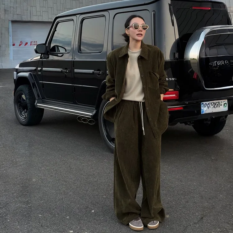 老钱风高级感衬衫套装女秋季时髦百搭通勤轻奢绿色衬衣长裤两件套