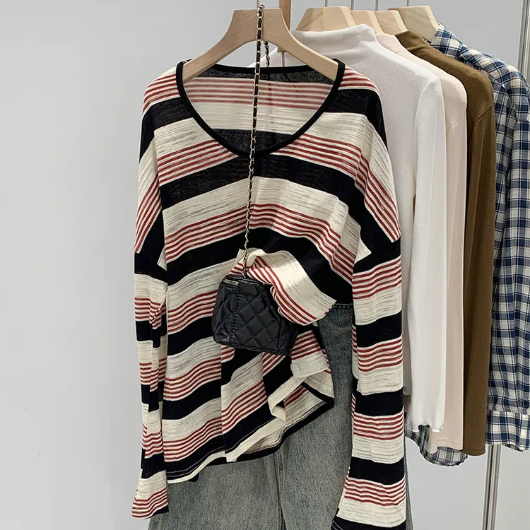 独特绝美宽松打底衫女早秋V领显瘦长袖T恤红色条纹慵懒松弛感上衣