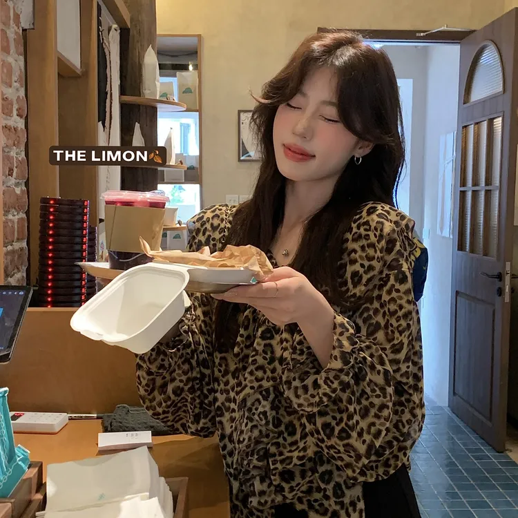 慵懒早秋轻松高智松弛感豹纹荷叶边小衫衬衫