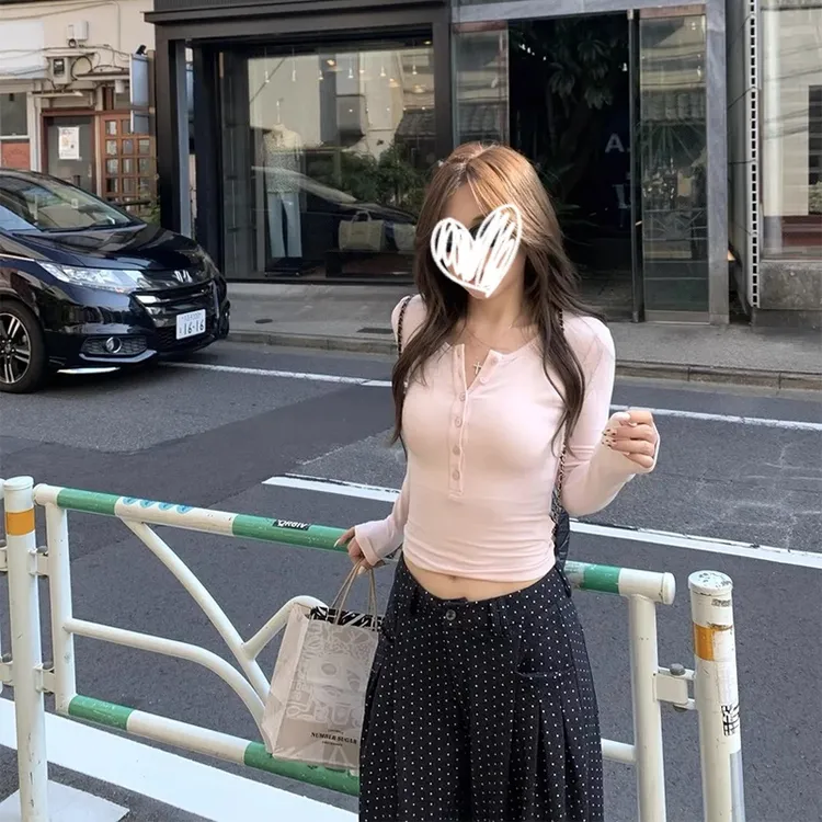 小众炸街高级感纽扣设计长袖T恤女装秋季修身显瘦独特漂亮小上衣