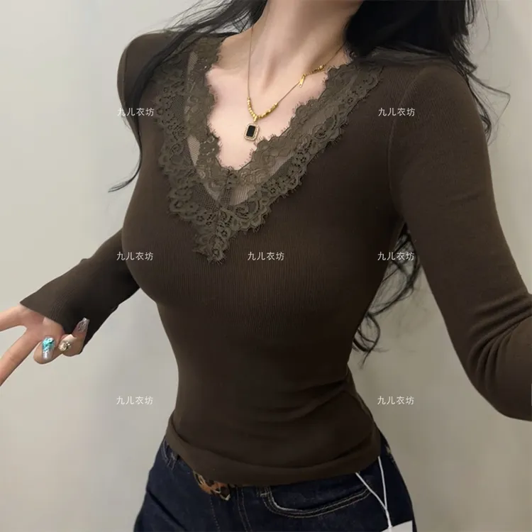2025年小众设计款法式复古V领蕾丝拼接长袖T恤秋冬加绒打底衫8002