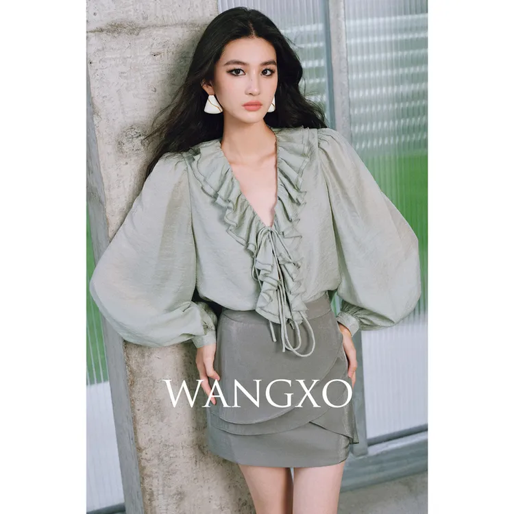 WANGXO   亮丝泡泡纱法式荷叶边绑带衬衫250650W