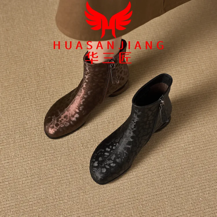 华三匠跟高3cm鞋子女款爆款2025新款英伦风渐变豹福纹短靴女靴子