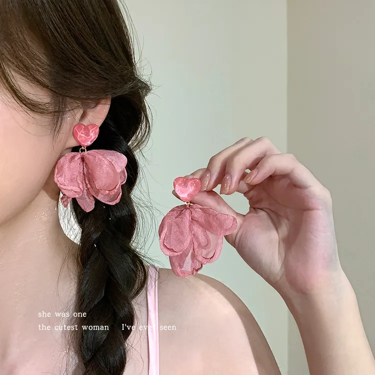 非金属布艺耳饰 超仙爱心花朵耳钉女 2025夏季新款气质圆脸耳饰品