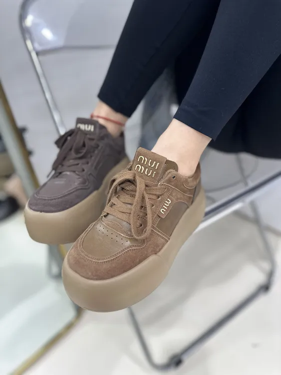 时尚休闲鞋女鞋秋冬加绒真皮复古