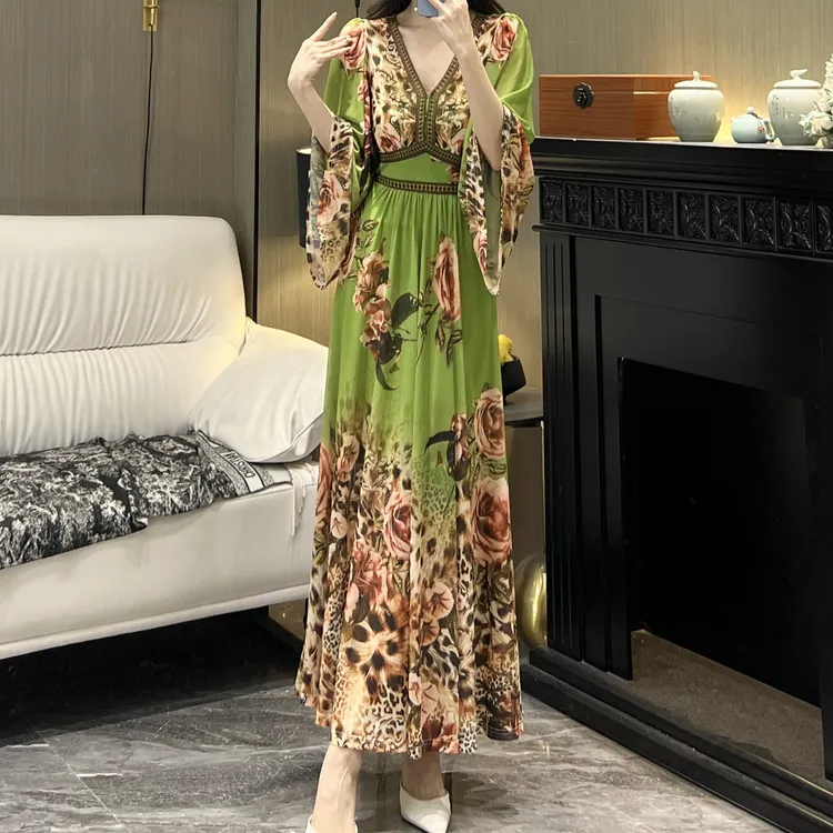 轻奢气质女人味V领长袖花色印花显瘦修身收腰百搭大摆长裙连衣裙