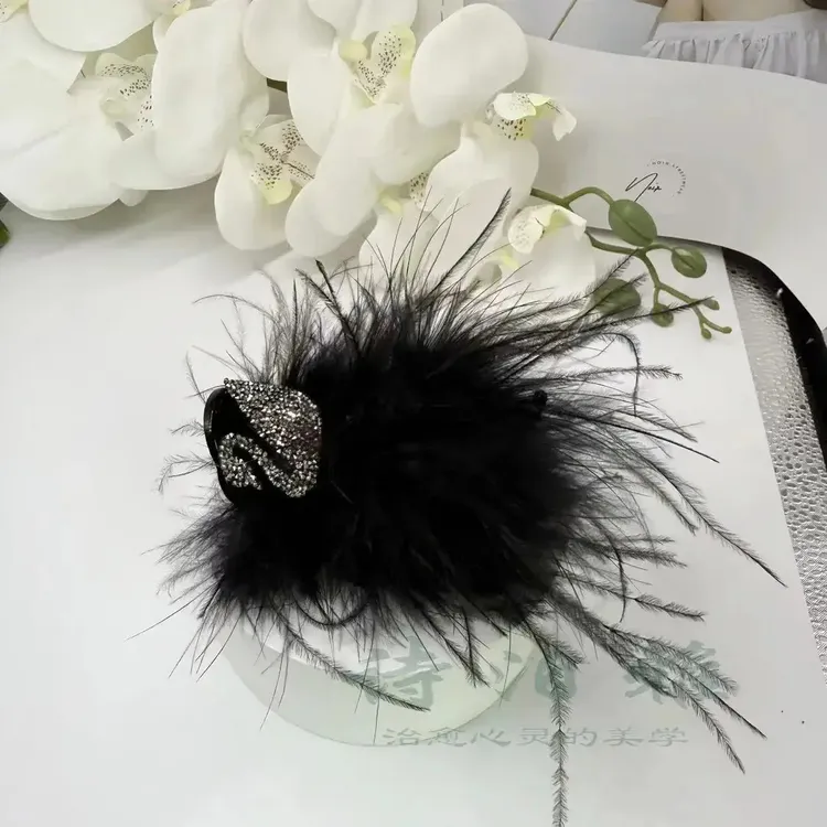 时尚天鹅羽毛丸子头抓夹百搭精致轻奢经典优雅气质秋冬商品图