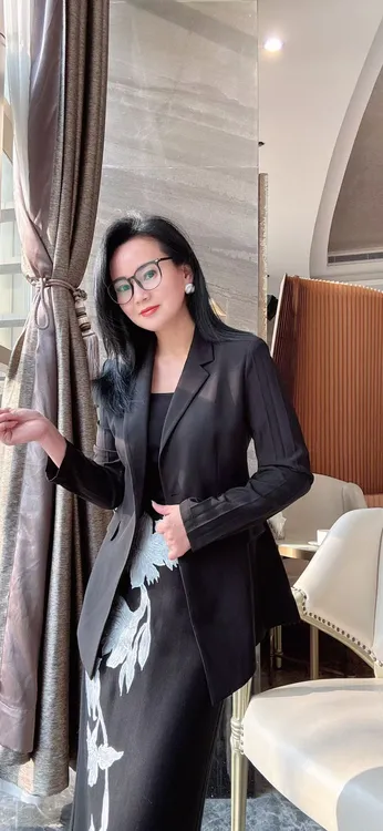 极简风西装高级感穿搭