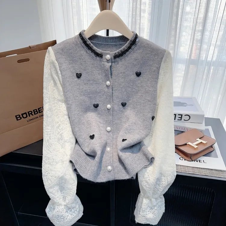 法式小香风爱心毛衣外套女春秋2025新款高级感蕾丝喇叭袖针织开衫
