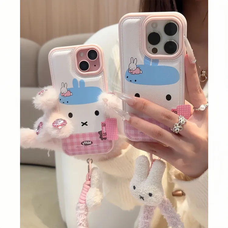 ins简约粉色格纹小兔手绳适用iPhone16promax苹果17鼓包手机壳15