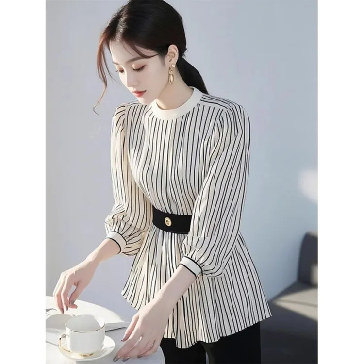 2025年春季新款法式设计感高级通勤气质轻熟风黑白条纹衬衫