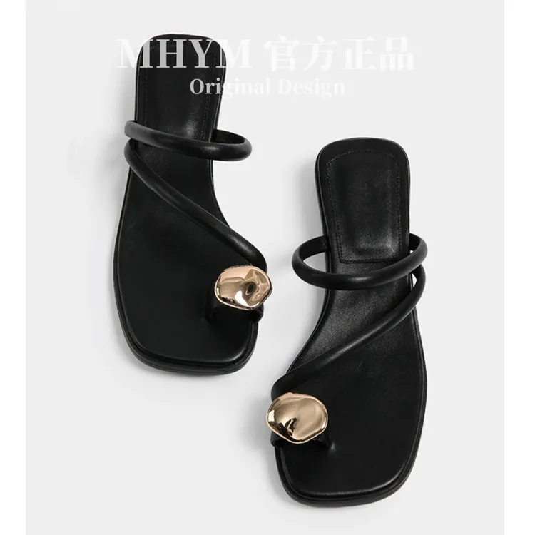 李大仁 夹趾拖鞋女夏外穿2025新款仙女风金属高级感时尚粗跟凉拖