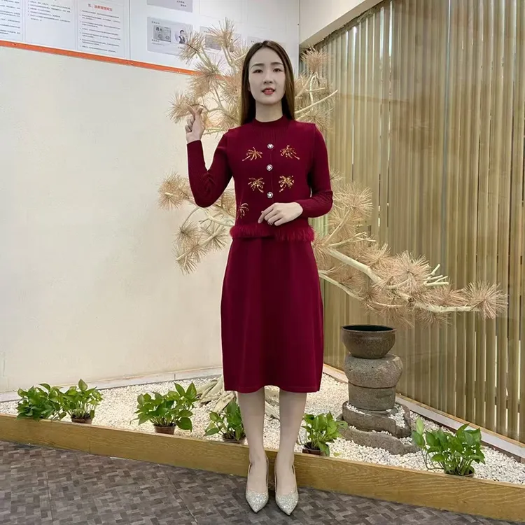 韩系风轻职风打底时尚套装妈妈装国风红色中长款针织2025新款针织