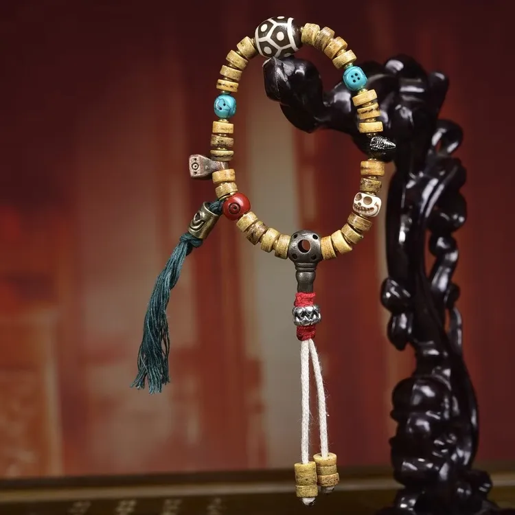 藏地特色手工雕刻配饰 年份久 老料配饰