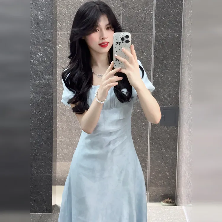 3678蓝色泡泡袖连衣裙子女夏季2025新款简单大方得体独特绝美长裙