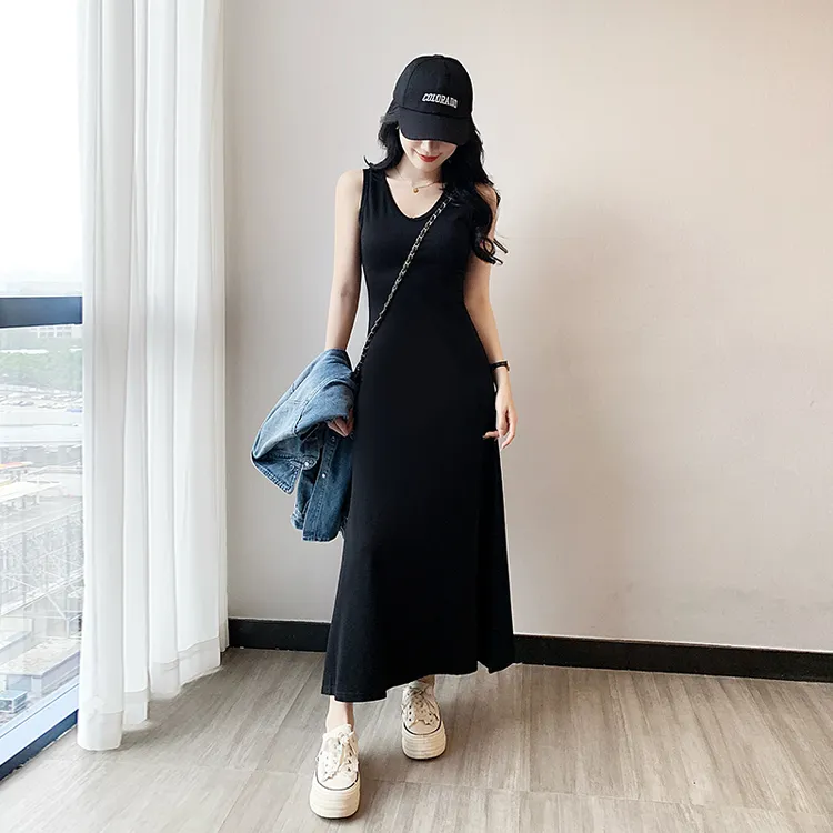 赫本无袖背心连衣裙女夏v领2025新款小黑裙打底吊带a字中长裙内搭