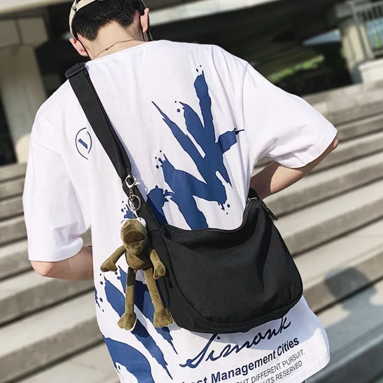 ins潮牌斜挎包男士帆布单肩包女生休闲百搭背包2025新款日系男包