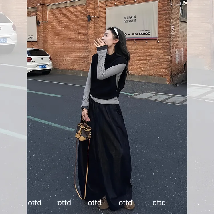 慵懒风女三件套套头马甲2025秋季新款灰色拼接打底衫深蓝阔腿长裤