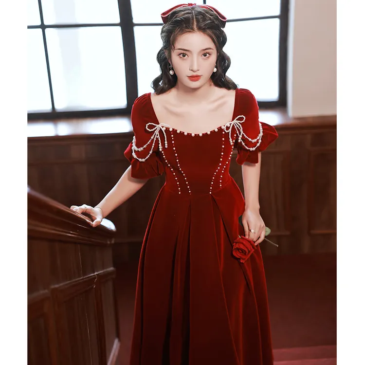 酒红色丝绒敬酒服2025秋方领订婚宴礼服领证登记答谢宴新娘敬酒服