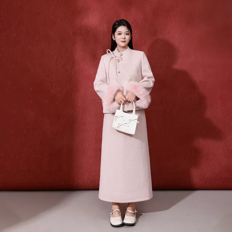 【金粉佳丽】冬季大码女装新中式国风刺绣毛呢外套半裙套装DM33527