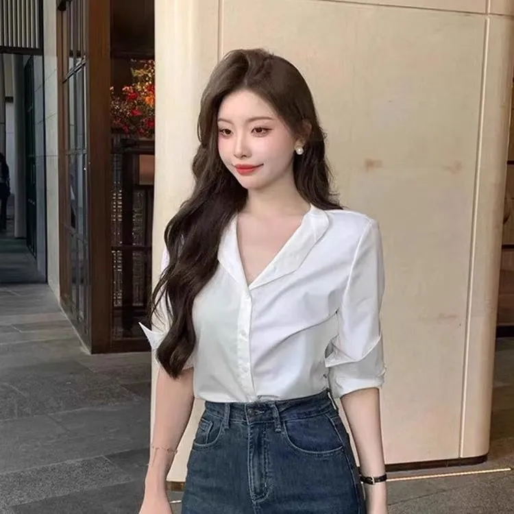 白色衬衫女气质休闲职业上衣穿搭春秋V领款