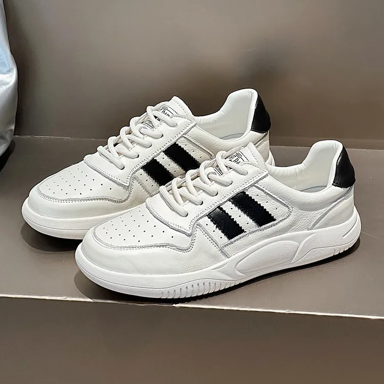 头层牛皮小白鞋女百搭平底2025秋季新款休闲板鞋透气软底大码女鞋