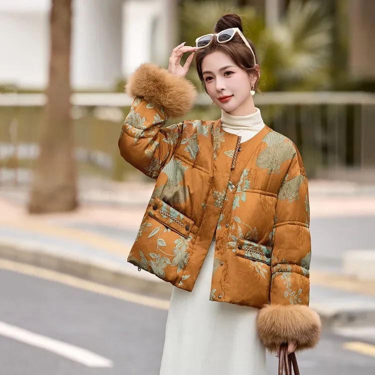 2025新款冬季新中式国风提花保暖羽绒服女高级感超好看狐狸毛外套