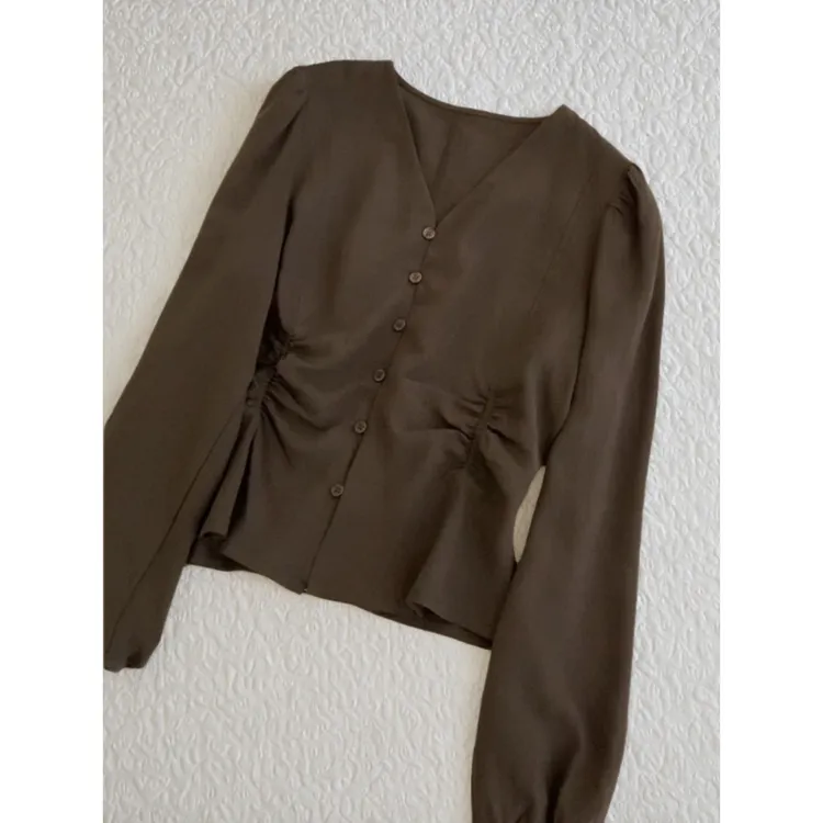 端庄优雅大气！咖啡色抽褶V领衬衫女2025秋季法式气质长袖百搭上衣