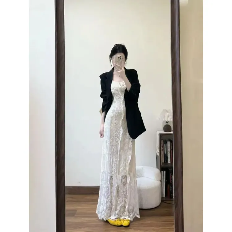 小V领蕾丝连衣裙搭黑色西装外套显瘦设计感套装2025春季新款女装