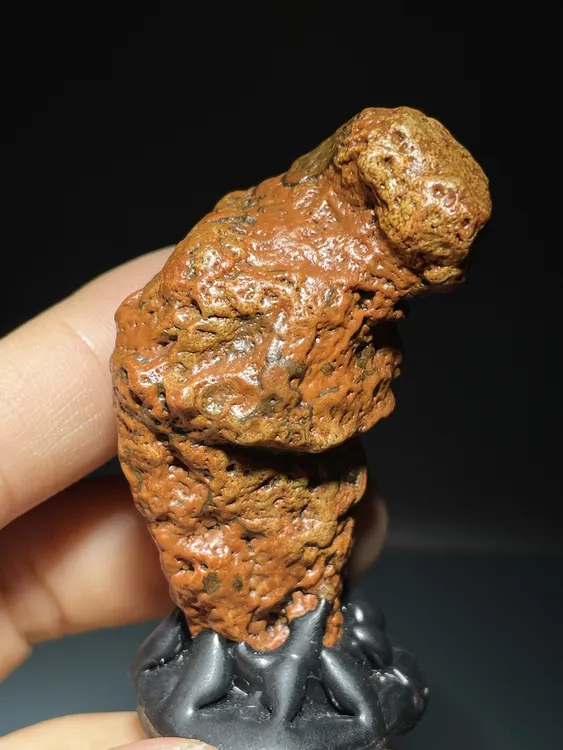 红碧玉俏色人物摆件