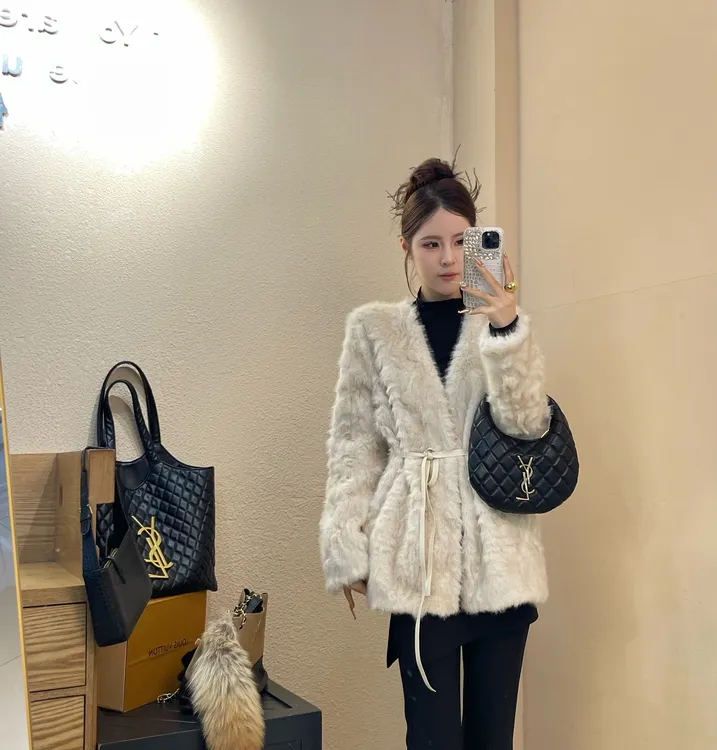 2025冬季新款高级感抽绳毛毛外套修身显瘦百搭轻奢气质复古洋气