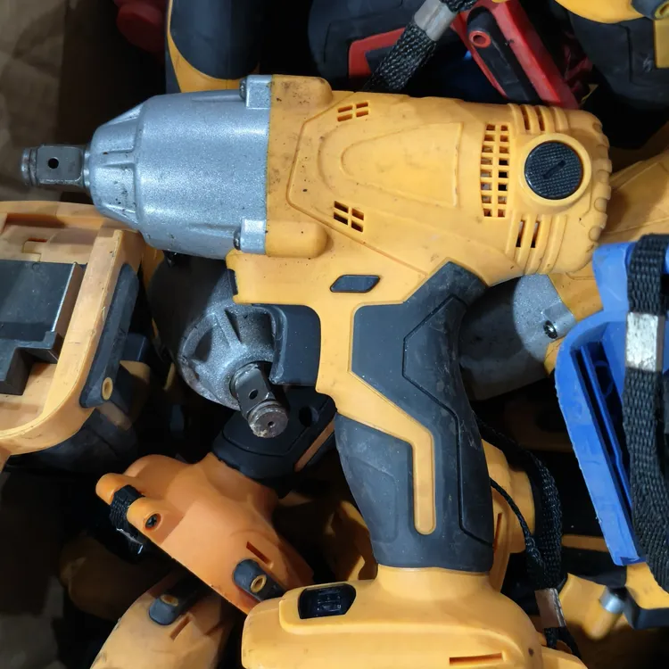 8 成新牧田插脚一体有刷电锂电板手320扭（无售后服务，只有机器）