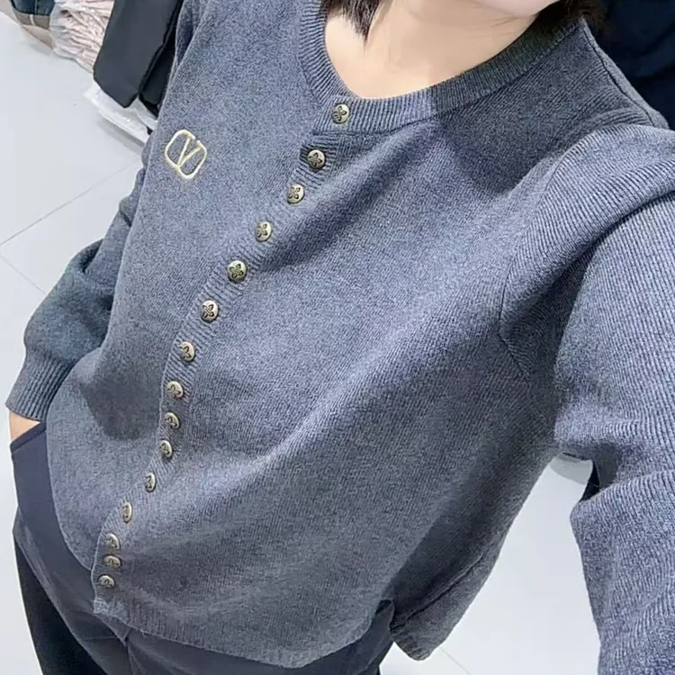 银弟，圆领厚款宽松减龄长袖针织上衣