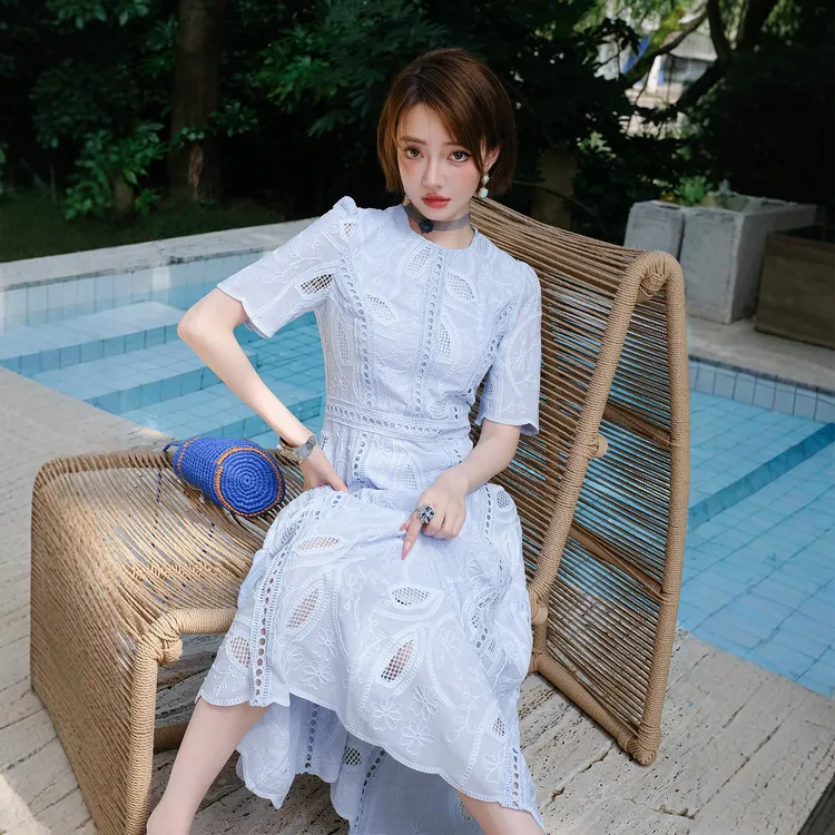 MIUCO经典圆领短袖中长裙棉布蕾丝镂空绣花泡泡袖高腰连衣裙D4689