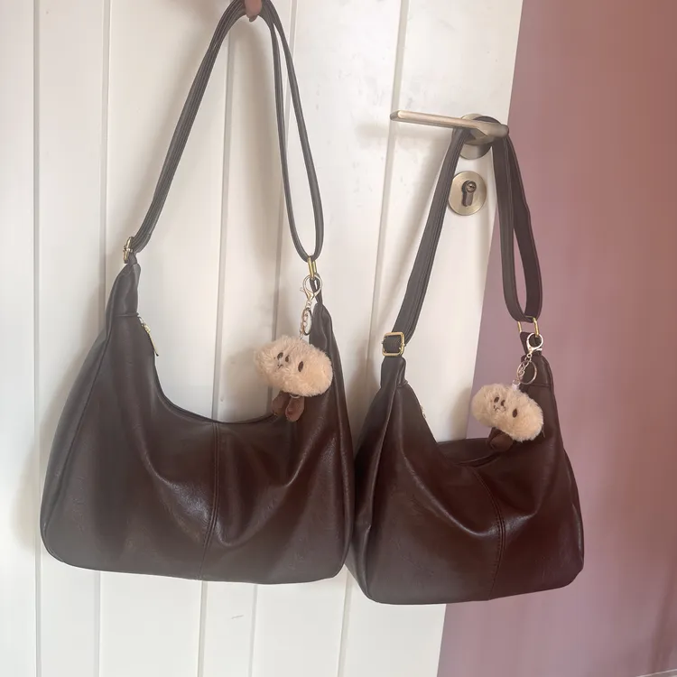 新款大容量托特包单肩斜挎包韩版简约通勤包包女软皮秋冬百搭