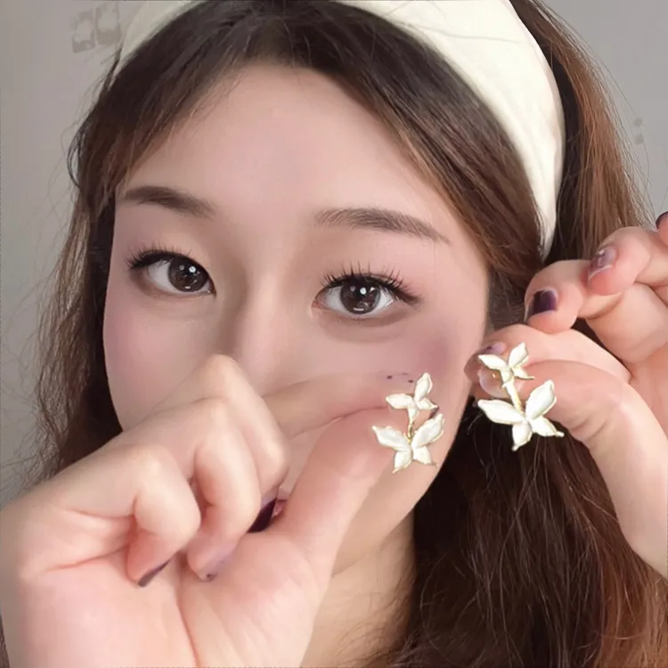 合金耳饰 浪漫双蝴蝶款新款潮小众设计感小巧蝴蝶耳钉女一款两戴