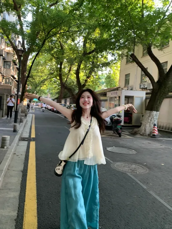 2025夏季套装女法式甜美木耳边v领无袖上衣显瘦阔腿裤气质两件套