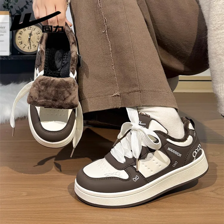回力冬季加绒KT猫小白鞋女2025新款复古厚底板鞋初中生保暖二棉鞋