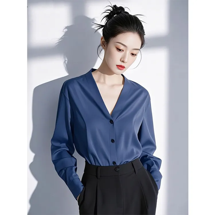 2025春季新款时尚气质蓝色V领长袖衬衫高级感洋气小衫修身上衣