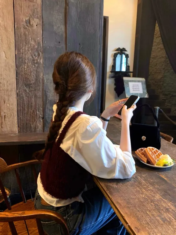 2025春季新款独特与可爱针织吊带叠穿法式气质衬衫长袖上衣两件套