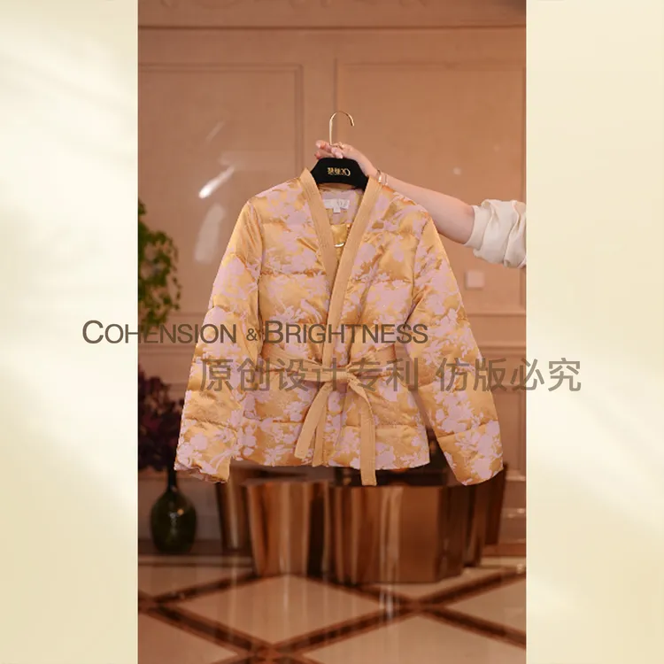 凝慧【金贵佳人】进口复古交叉领加厚保暖鹅绒羽绒服VS091