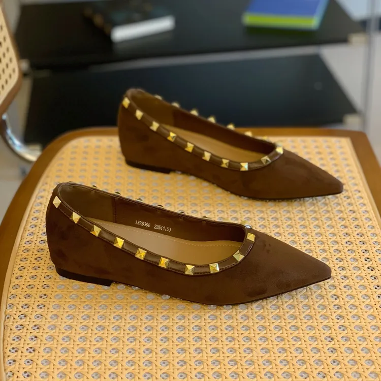 尖头气质温柔晚晚风浅口单鞋女2025秋新款内增高铆钉配裙子奶奶鞋