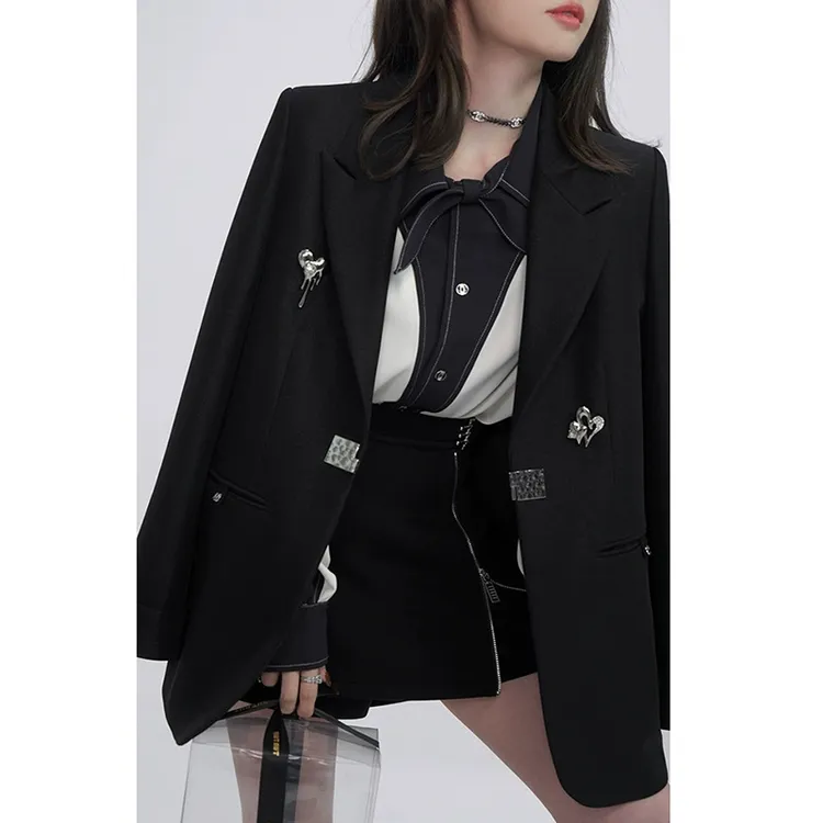 新款黑色名媛小西服小众设计感胸针廓形气质显瘦越南小众连衣裙