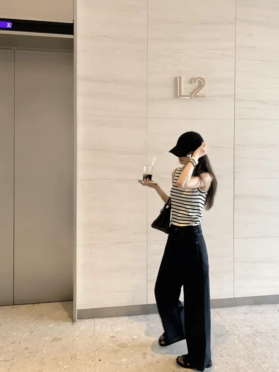 早秋新款韩系通勤高级感显瘦条纹上衣休闲百搭洋气裤子小众女装