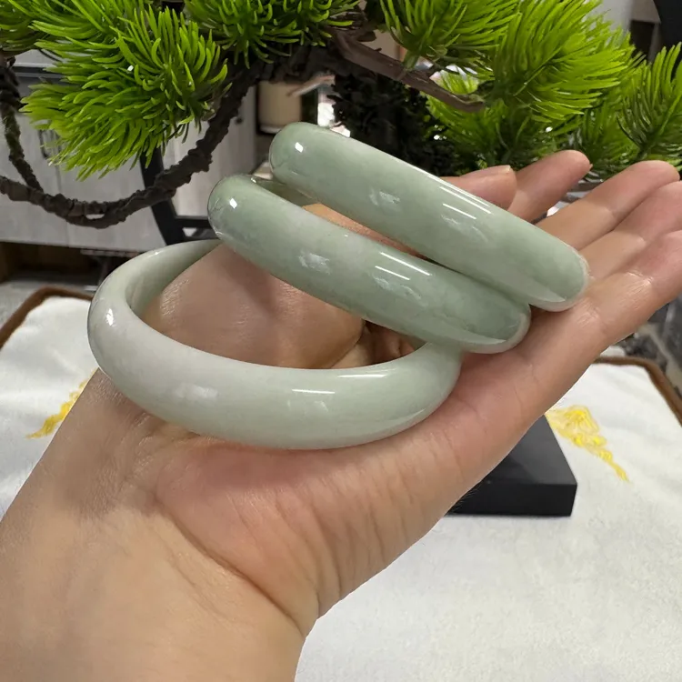 陕西蓝田玉手镯女士款时尚款精美老料橄榄绿玉镯【多样性发其一】