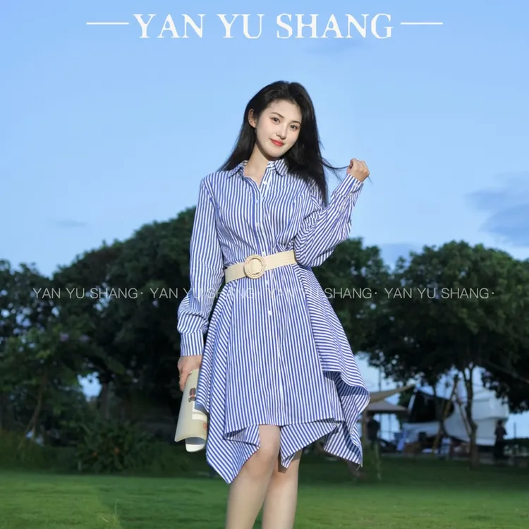 嫣雨裳【法式蓝调】新款修身长袖蓝白条纹设计感小众不规则衬衫裙