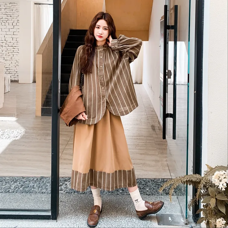 温柔穿搭咖色马甲条纹衬衫三件套女秋2025新款休闲显瘦半身裙套装