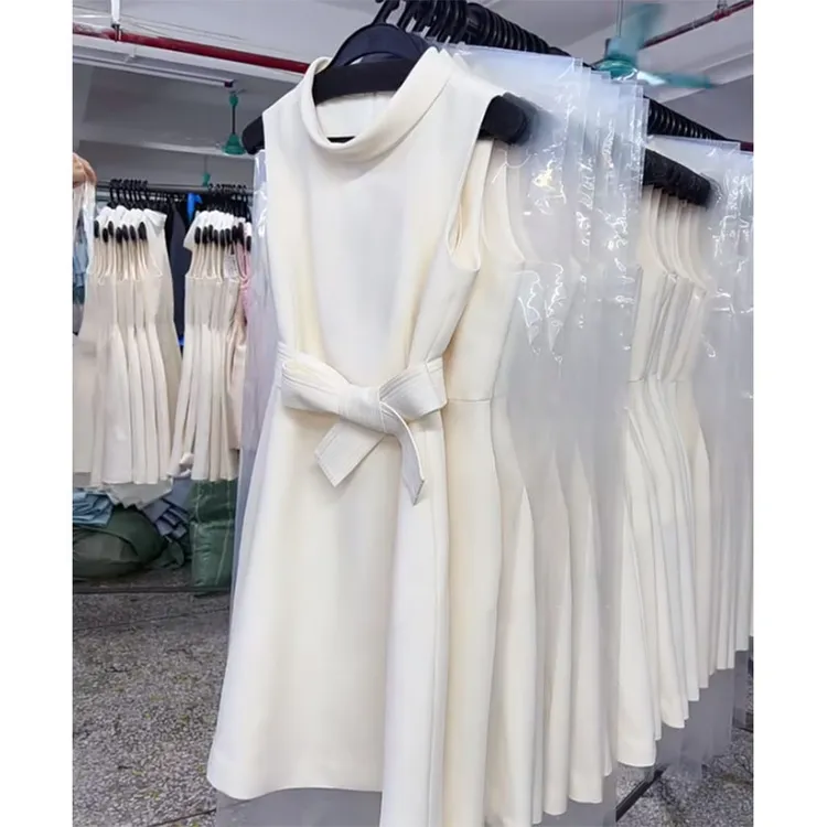 2025春夏季新款修身显瘦气质时尚收腰设计感高级收腰A字连衣裙女